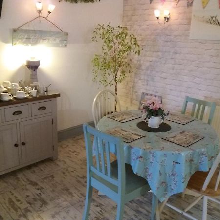 The Pembrey Country Inn エクステリア 写真