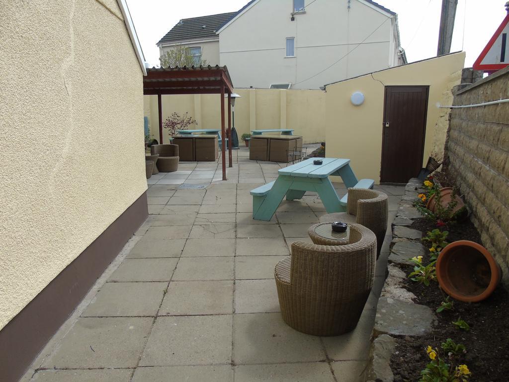 The Pembrey Country Inn エクステリア 写真