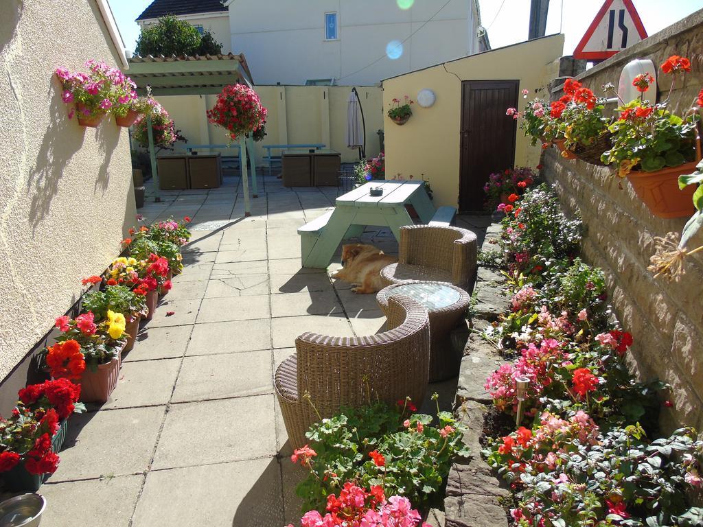 The Pembrey Country Inn エクステリア 写真