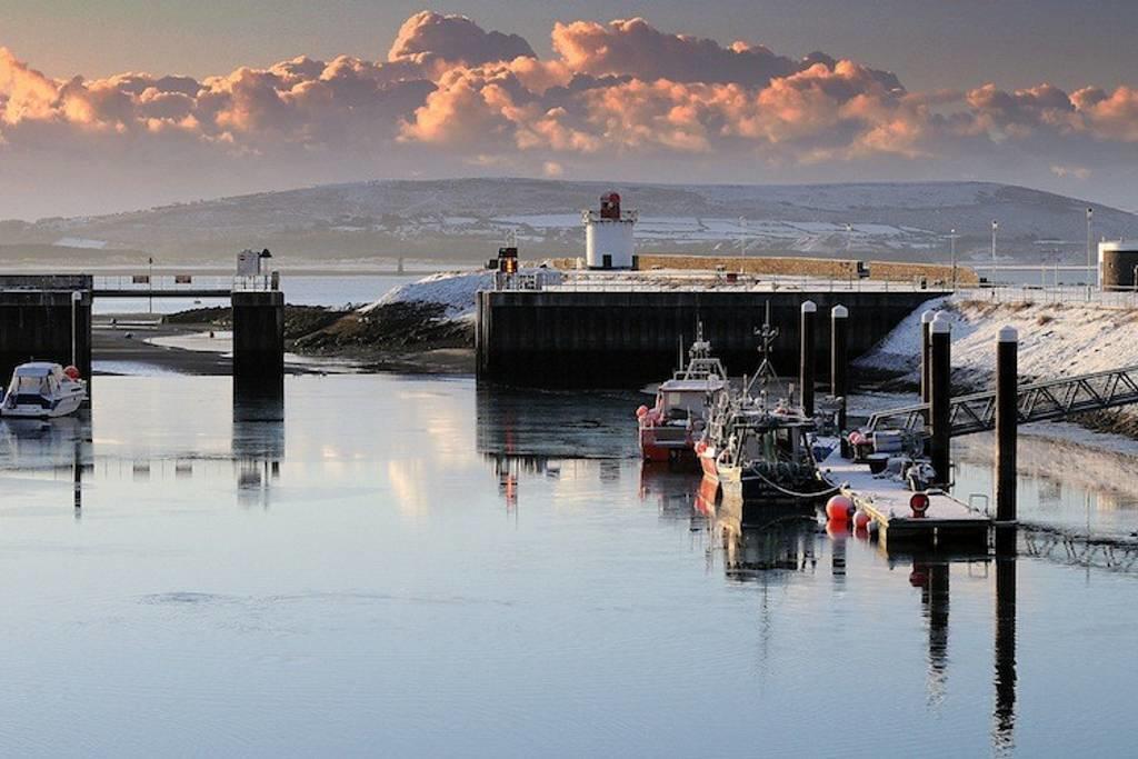 The Pembrey Country Inn エクステリア 写真
