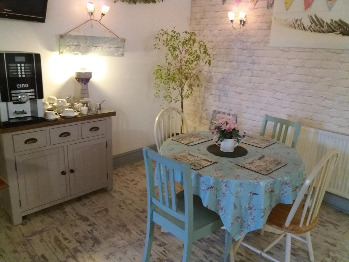 The Pembrey Country Inn エクステリア 写真